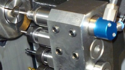 津上S205A走心机钻斜孔0.5mm，摆角度可用直柄80000转高频铣