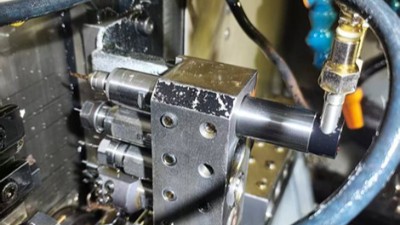 铜质零部件钻2mm孔，津上203主轴加装直径20mm高频铣