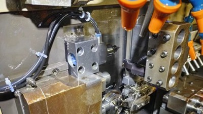 津上BO205侧铣加工，80000转高频铣做制具安装加工
