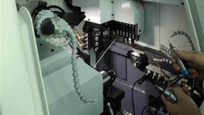 西铁城L12不锈钢304钻0.4mm孔，背轴加装80000转高频铣加工